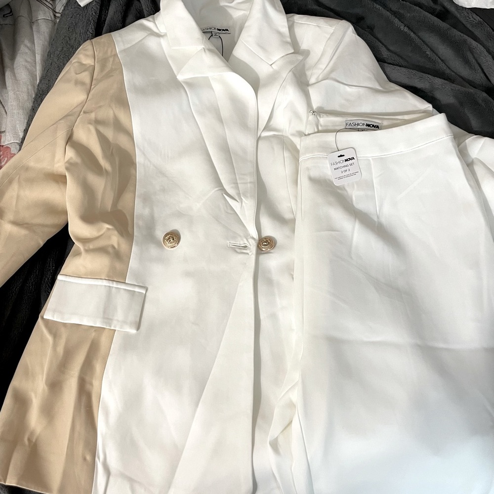Suit set size Large. Brand new tags attached.